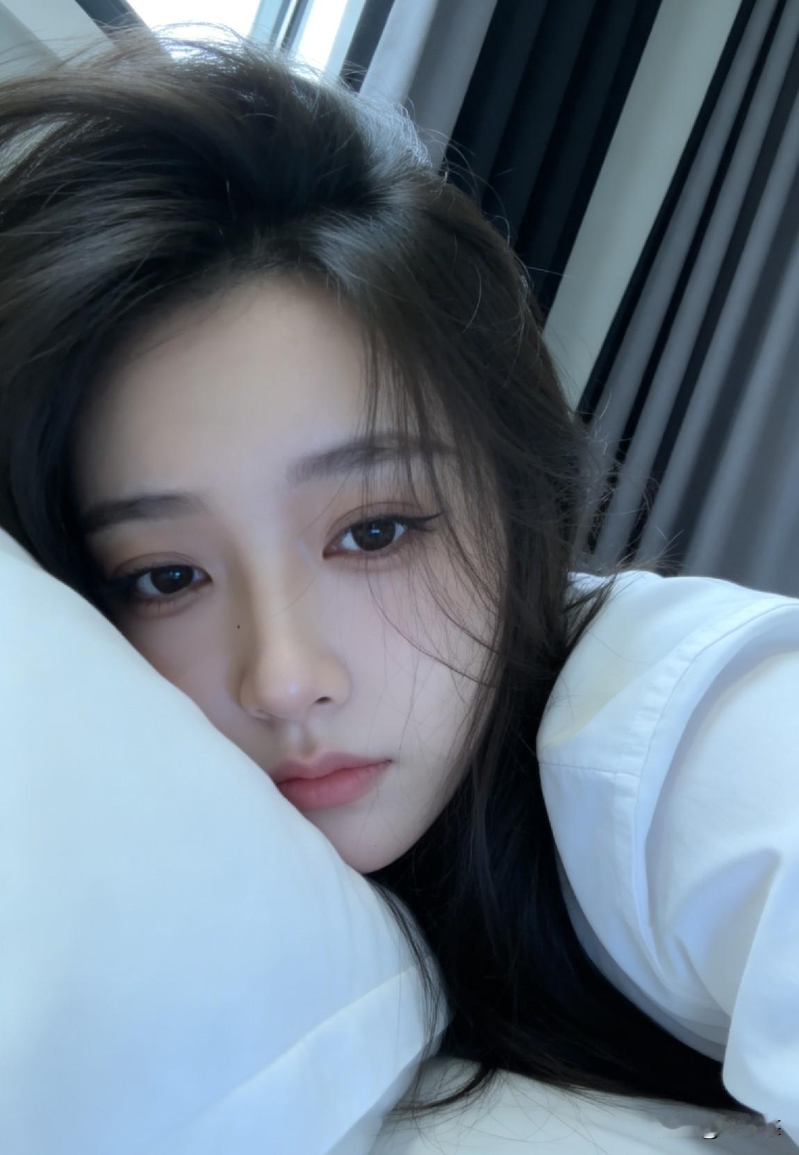 女人在床上放不开，
生活里就会很难受。
​​很多夫妻关系不好，不是不爱了，而是这