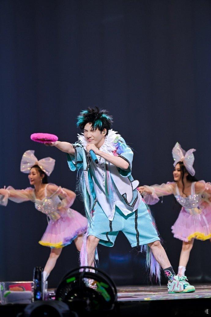 大张伟我们伟大的人生演唱会官宣我们伟大的人生从大张伟开始终于等到大张伟「我们伟大