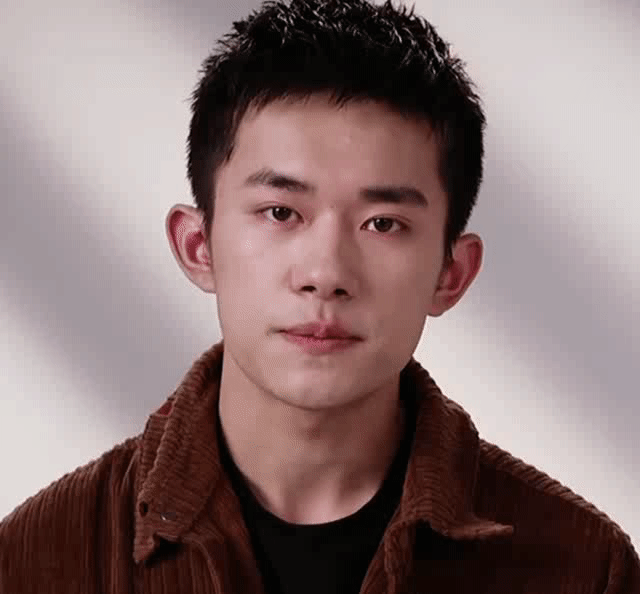 这时候脸蛋上还有点肉易烊千玺电影惊蛰无声四字 易烊千玺 yyqx 四字弟弟