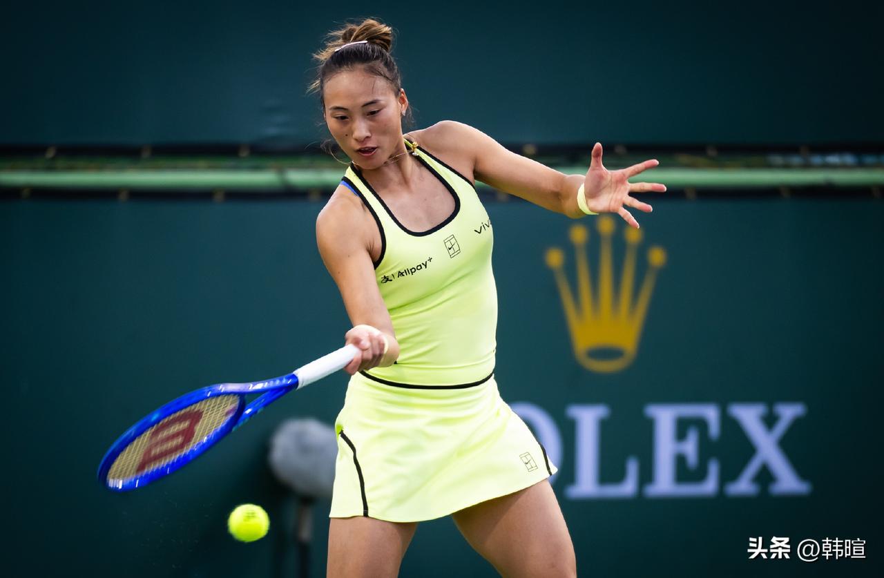 虽然暂时赢得了与王欣瑜的“中国女网一姐”之争，但郑钦文与另外一位球员、米拉·安德