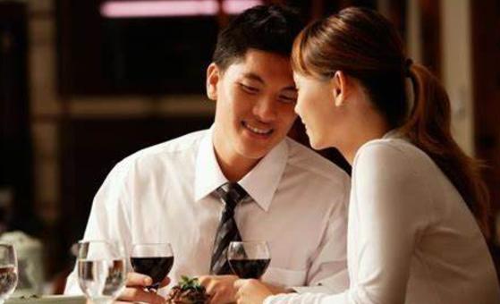 为什么很多有钱人还要上班呢？
我们公司有一个年轻的富二代，每天自己开车上下班，一