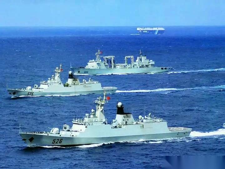 我跟你说个画面，你品品：
中国的军舰，浩浩荡荡，不是在亚丁湾打海盗，而是在加勒比