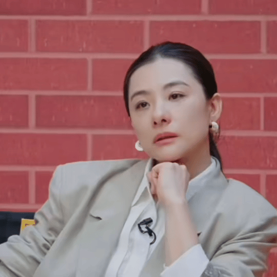 刘璇哭到缺氧刘璇录综艺一直在哭🆘我们璇姐在无限超越班感觉要缺水了💧王铁柱家里