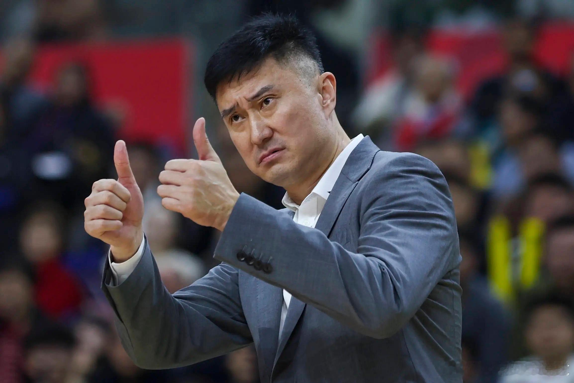 感谢杜指导让我们又体验了一次三连冠🏆🏆🏆祝福杜指导未来一切顺利❤️广东宏远