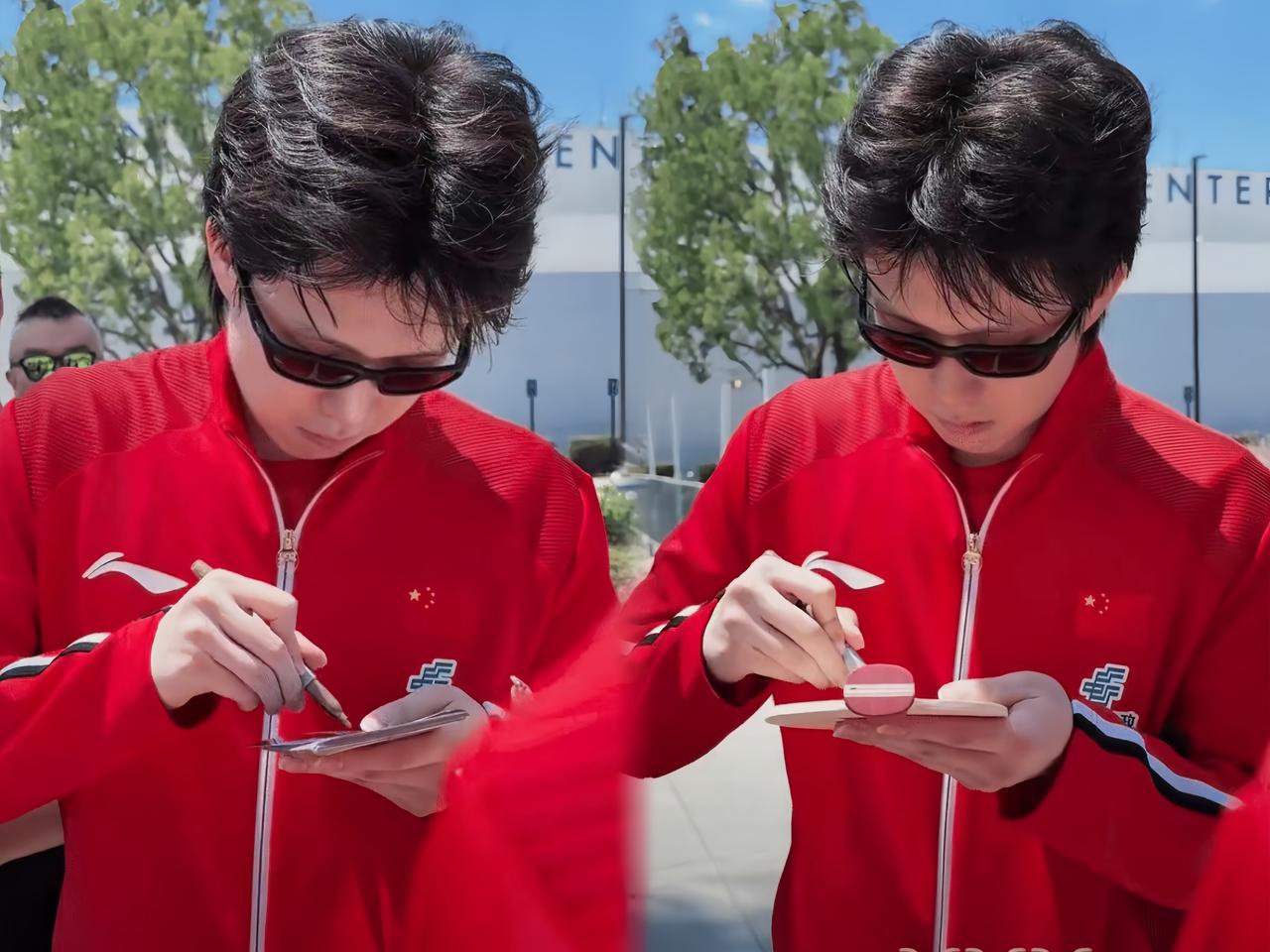头哥心里很清楚，
大老远飞美国看球的，
那能是假粉丝吗？
都是实打实的真球迷。