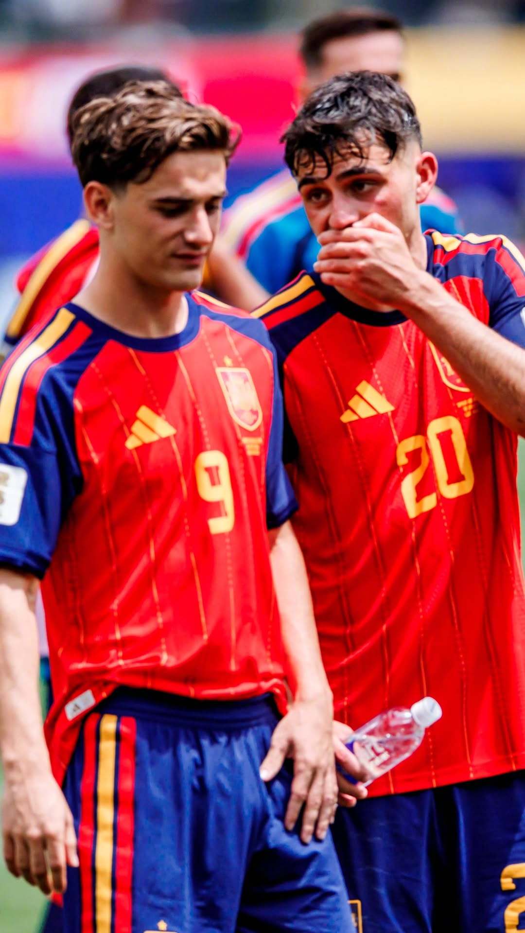 红蓝新大陆 🥰我们Pedvi在说什么悄悄话～巴萨 🔴🔵ForçaBarça