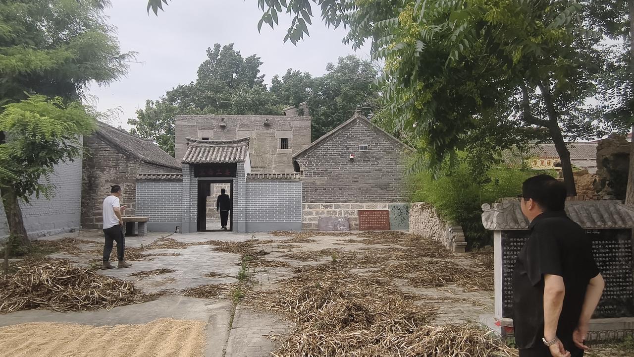 国家历史文化名城浚县城西北20公里的火龙岗上，有个叫原厚村的村庄。村子西部有座始