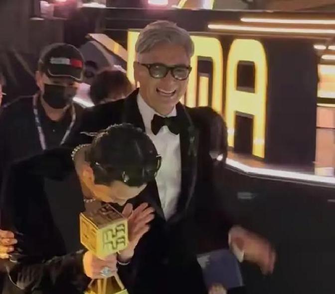 香港盛会颁奖仅两天，令人厌恶一幕发生，70岁周润发成众矢之的
周润发这是栽了？一