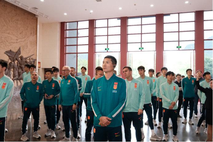 中国男足和中国U23男足参观遵义会议陈列馆，学习长征精神