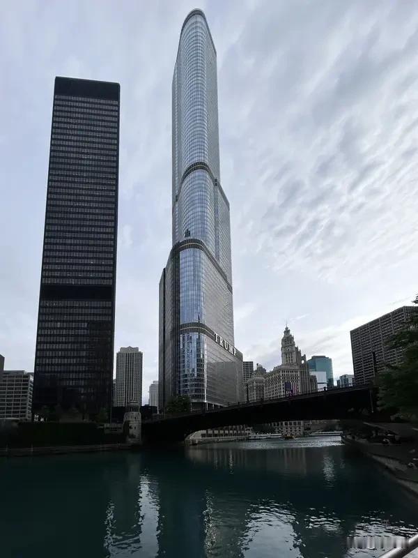 真就应了那句话：只许州官放火，不许百姓点灯。
当今世界，谁也干涉不了谁，
“明刀