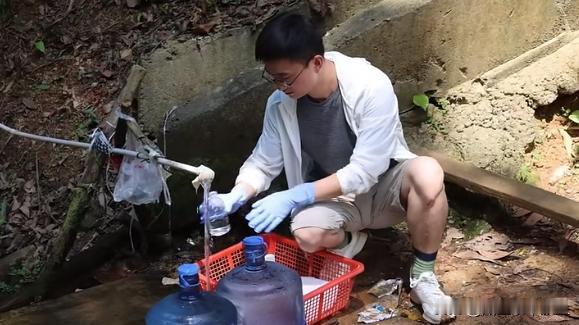 很多人都喜欢喝山泉水，作为纯天然的水也被很多人贴上了“养生”的标签，但这种水到底