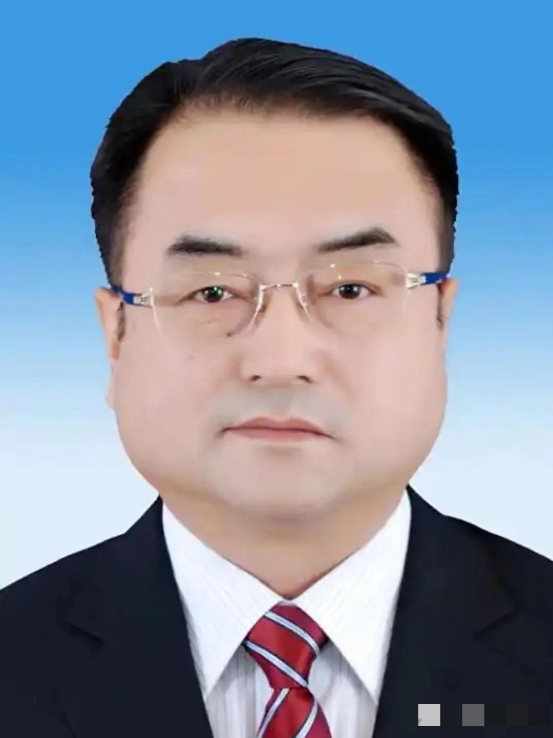 59岁正厅级，眼看就要平稳着陆，马建新却等来了调查组，一生仕途就此戛然而止。
从