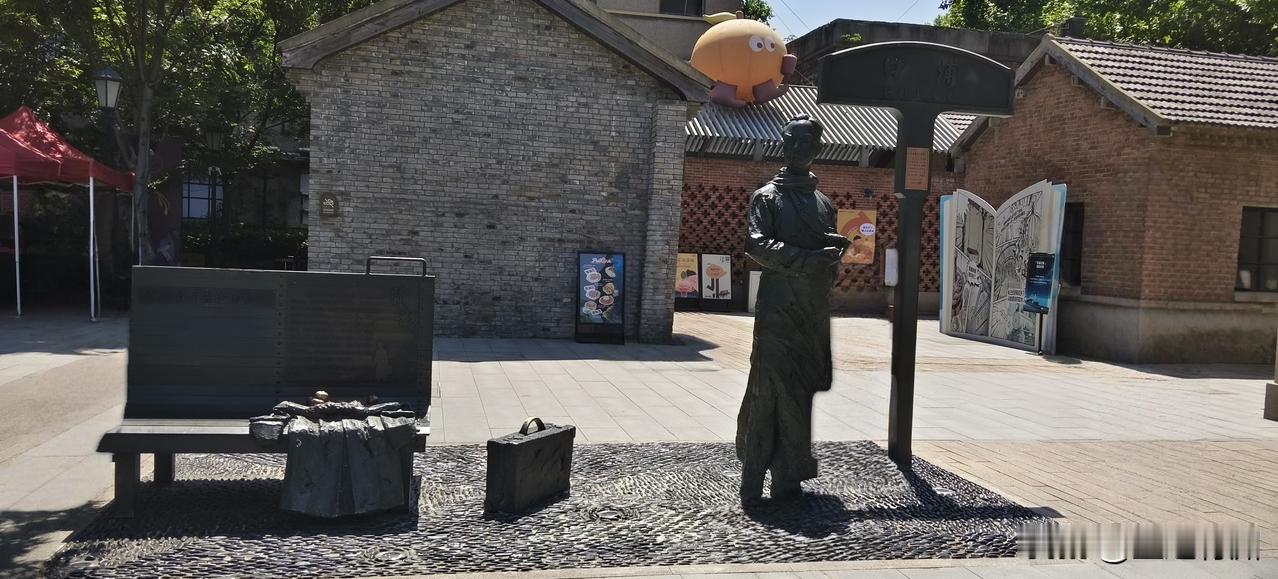朱自清的《背影》让多少代人知道了一个地方，那就是火车站，但很多人不知道当年朱自清