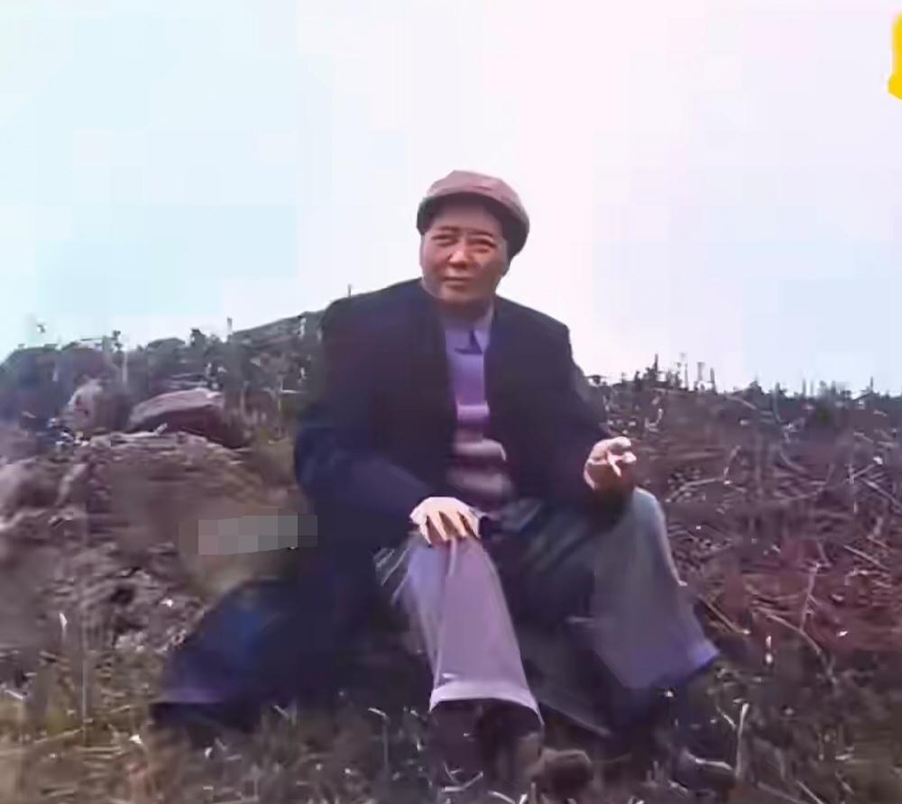 平凡之处显伟大！这三张照片展示的是主席习以为常的日常生活细节，可在这细节中，许多