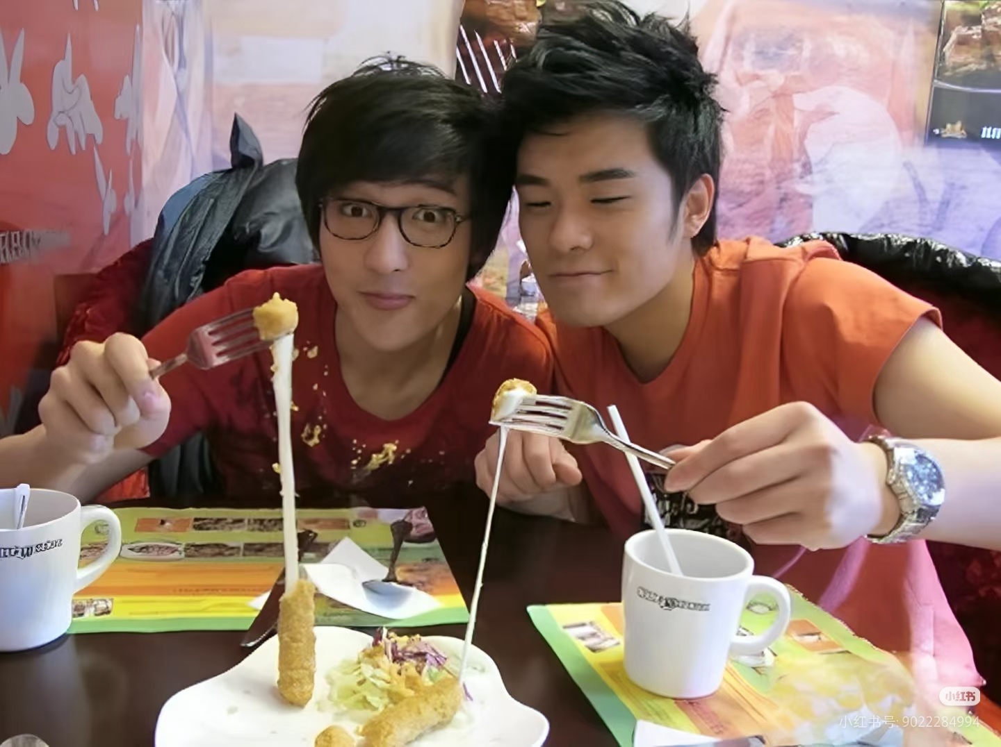 王传君给陈赫送的花篮上叫他贤哥王传君 陈赫爷青回王传君为陈赫主演的话剧首演赠送花