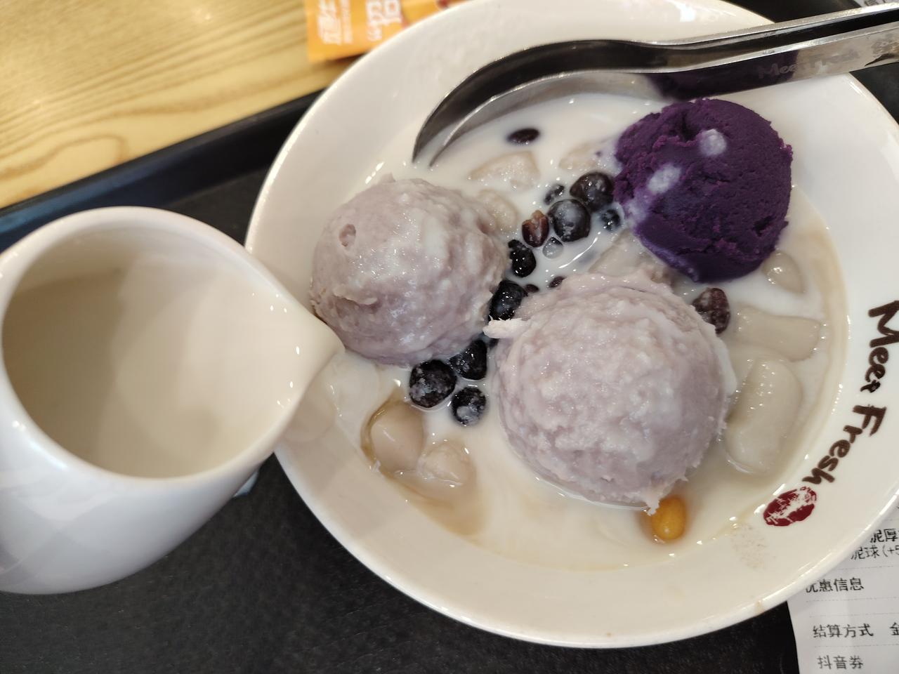 记录我的12月美食之旅，12月2日，我去吃了心心念念的“鲜芋仙”。河东爱琴海的“