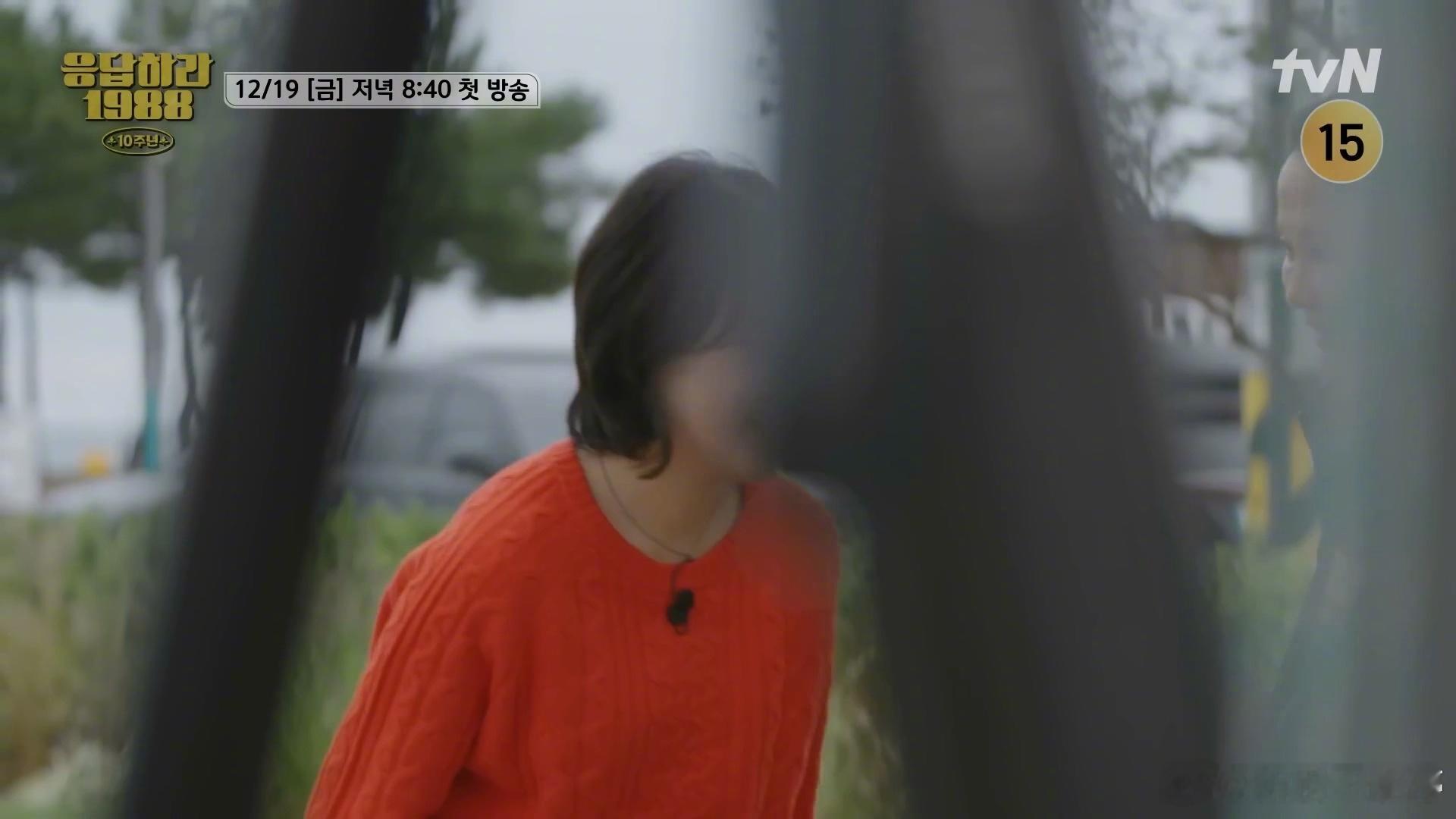 《请回答1988》十周年聚会，小珍珠出现的瞬间，妈妈和哥哥都忍不住抹眼泪啊