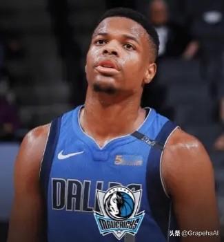 据Underdog NBA报道，独行侠已经裁掉丹尼斯-史密斯，杰里迈亚-罗宾逊-