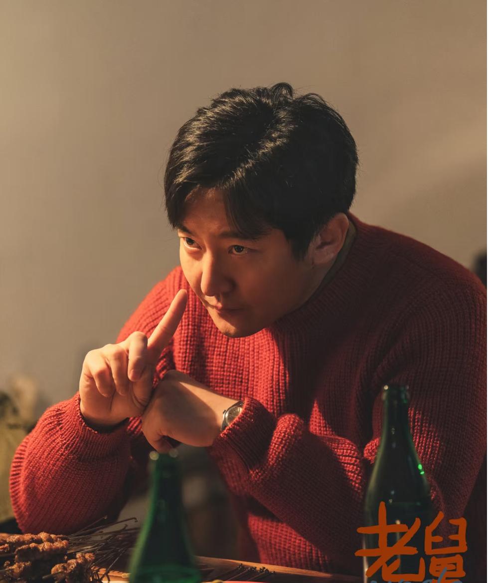 最近《老舅》这剧是真火。茶余饭后，都在聊。

郭京飞演的老舅，是戏胆。表演稳，收