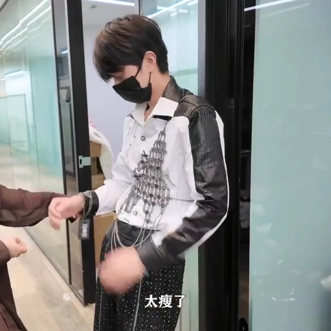 太瘦了，多吃饭，我爸真的有在好好养兔子 