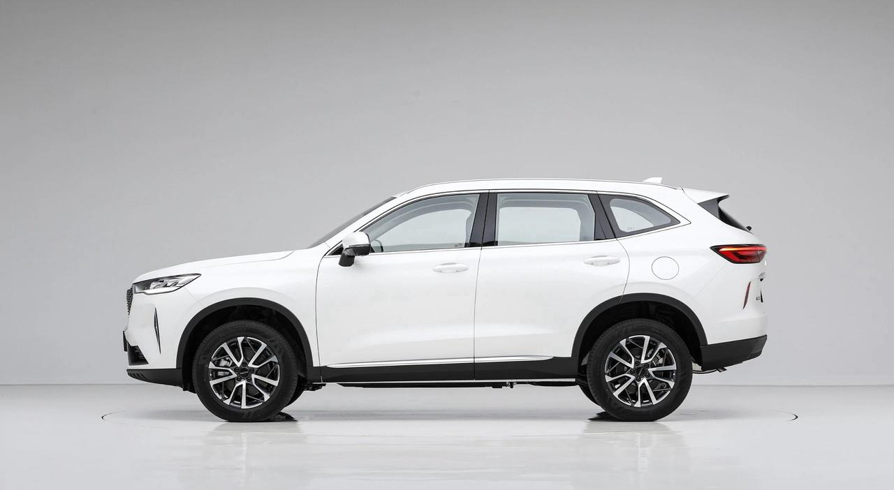 2026款哈弗H6经典版全新登场，定位家用紧凑型SUV，整车尺寸4653/188