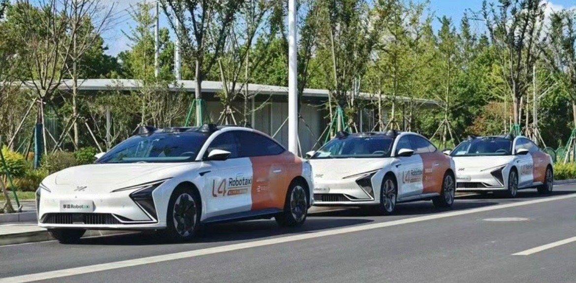 【智己L4级Robotaxi度假区专线今日运营 免费直通浦东机场】8月20日，智