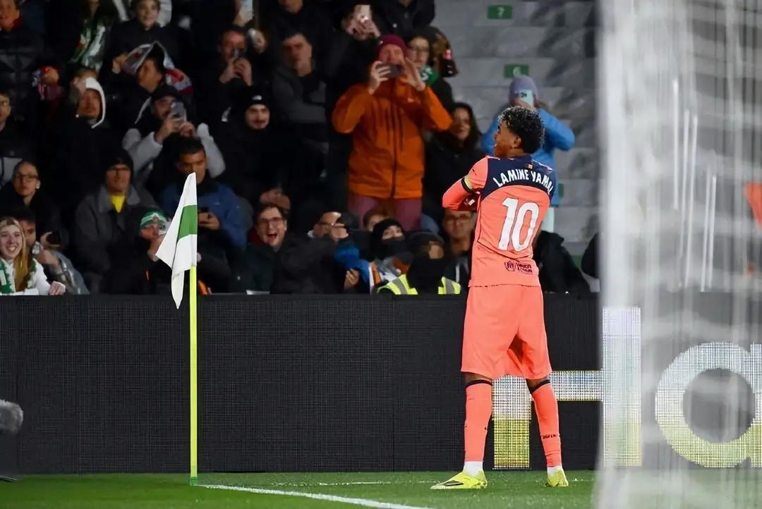 埃尔切1比3巴萨3:1！拉什福德连场破门，亚马尔单刀赴会，巴萨13连胜杀人诛心半