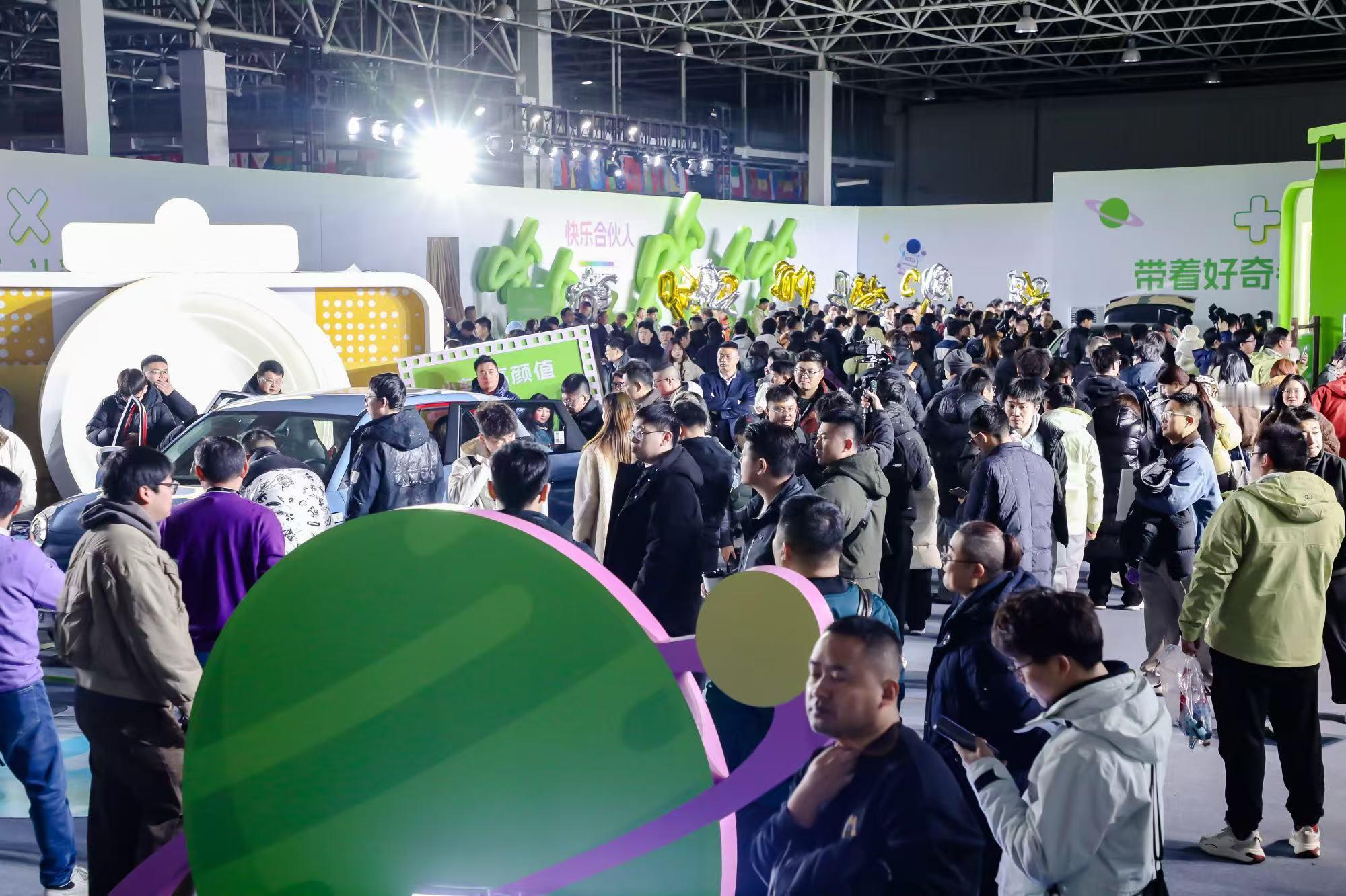 奇瑞QQ快乐之夜 全新QQ3盲订 全新QQ用AI重塑小车之王 刚刚看完奇瑞QQ之