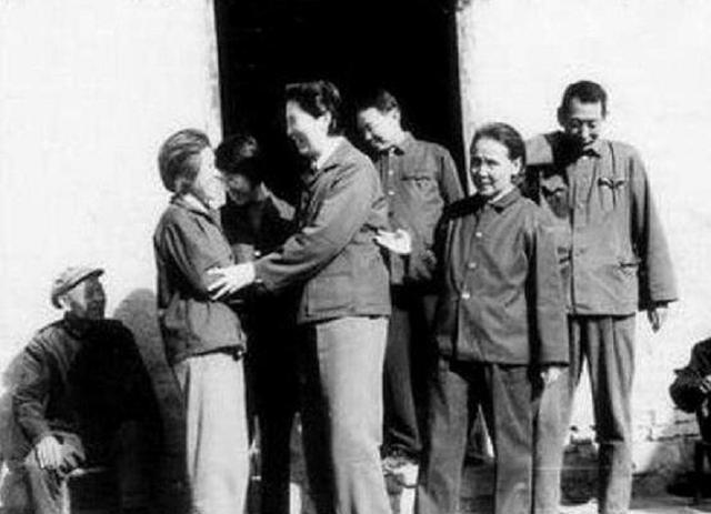 她是国民党少将之女，却成为八路军首位女参谋，建国后还任副总理
1938年，延安来