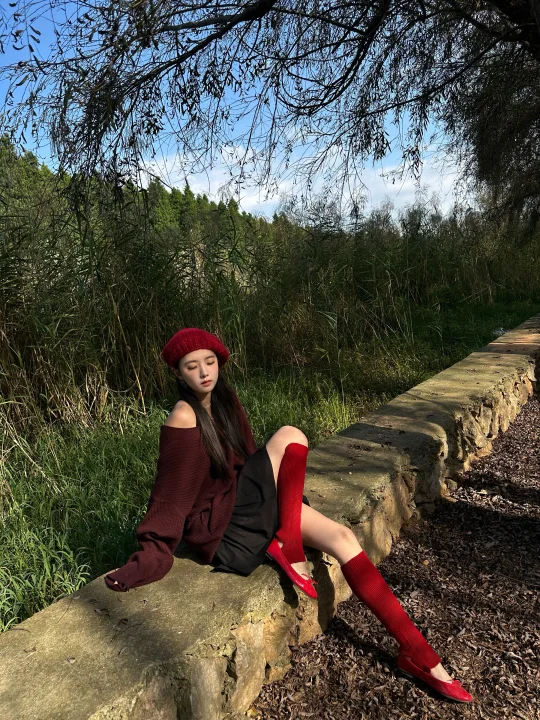 In ​​​sunshine and my red 🍁🟥