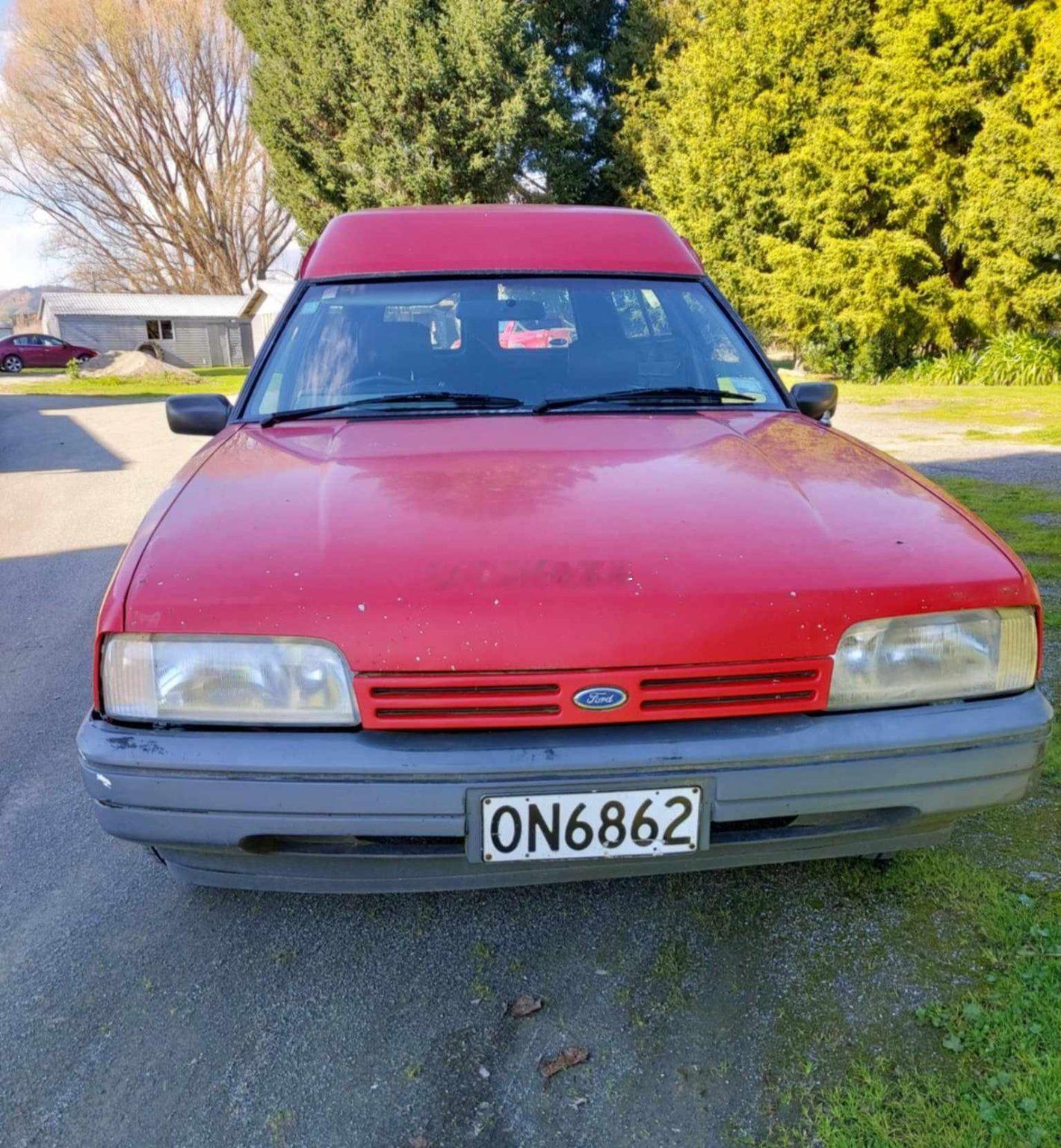 福特猎鹰，或是叫做隼，这是1989年在新西兰上的牌，说是4.1升汽油发动机+自动