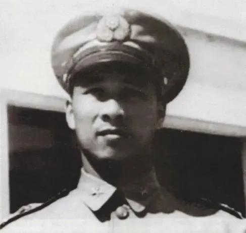 1966年，给蒋介石开了10年飞机的衣复恩，突然被捕，并且被关了1066天，出狱