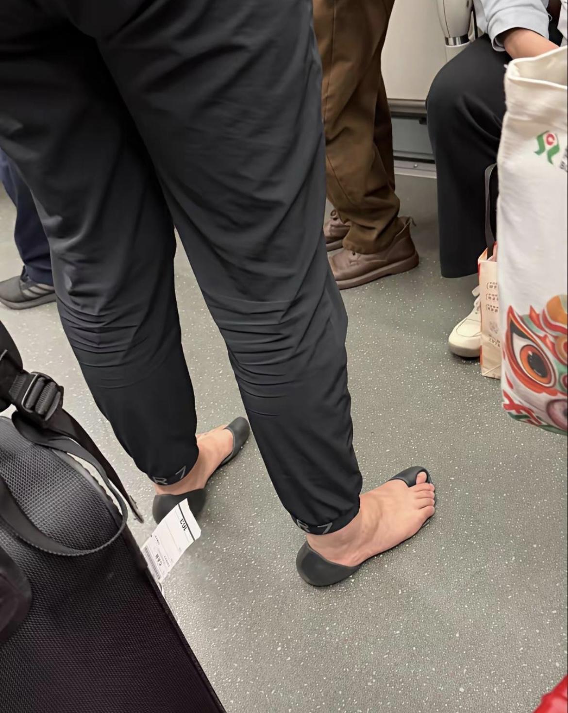 不得不说，这双鞋真的很潮[泣不成声][泣不成声]