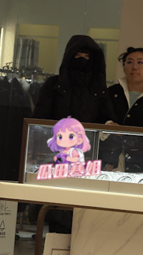 曝林俊杰女友七七报案林俊杰女友七七到北京海淀某派出所报案。现场照片显示她佩戴口罩