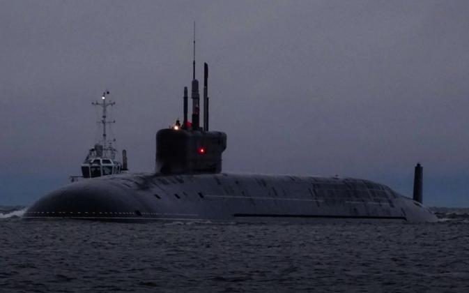 令人震惊，美军当着俄罗斯潜艇的面，扣押了仍在大西洋疾驰的“贝拉一号”油轮，这艘油