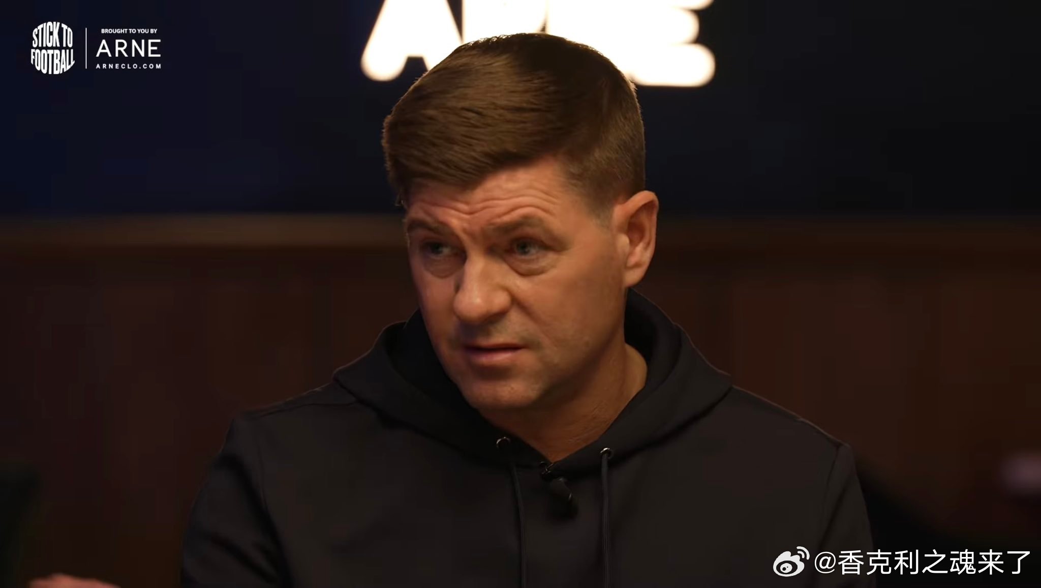 杰拉德谈到卡拉格将萨拉赫列为利物浦队史第六最佳球员时表示：“你们这是受近因效应影