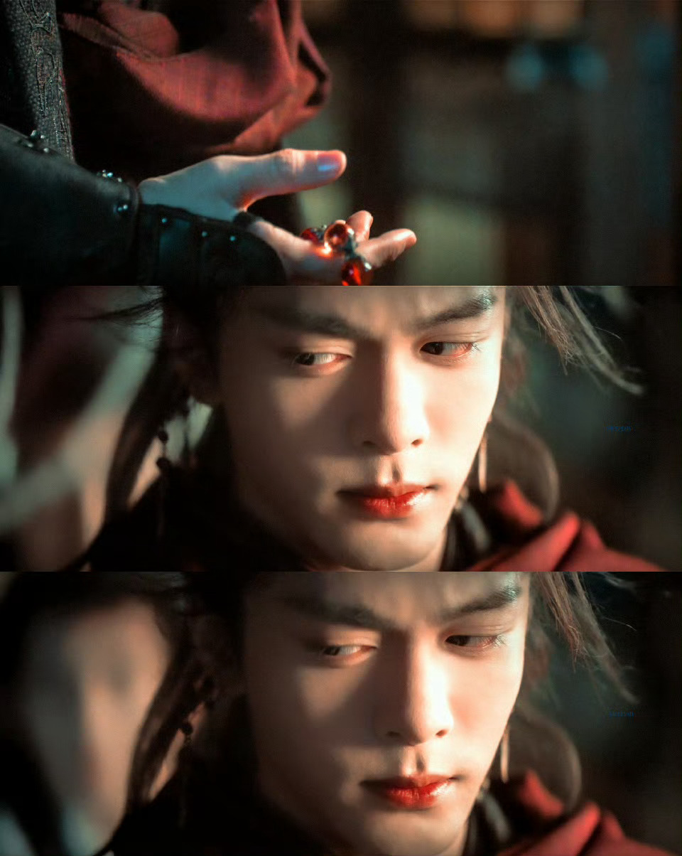 曾舜晞晒了腹肌照曾舜晞破万福利照曾舜晞这腹肌线条也太能打了，汗水浇灌的身材超有质