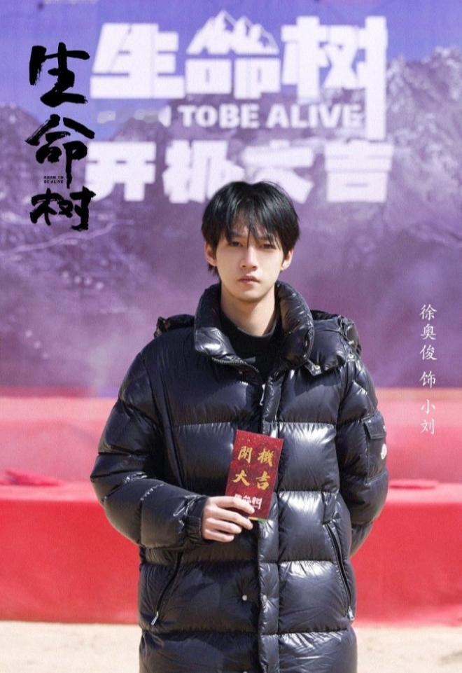 正午阳光侯鸿亮的儿子去年开了经纪公司
签约的都是科班出身的00后新人，看来正午阳