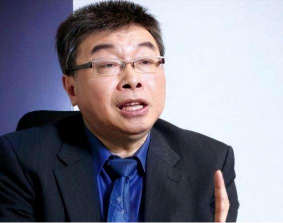 中国台湾知名评论员邱毅曾说：“倘若中国人民解放军踏上中国台湾的土地，中国台湾军队