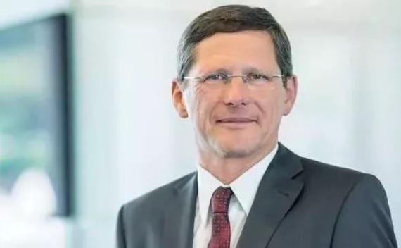 蔡司说中国光刻机落后15年，阿斯麦CEO却警告：越封锁中国跑得越快

新加坡联合