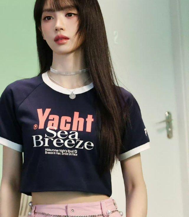 劝一句田曦薇团队：别硬蹭了。赵露思2024年1月官宣古驰品牌代言人，热搜阅读量破