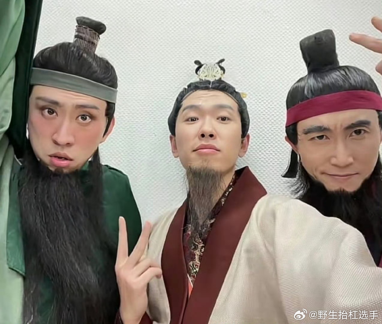 先生请出山被编成了音综舞台先生请出山经典走位直接搬上音综舞台，喜综DNA狠狠动了