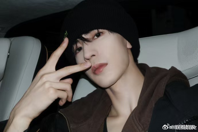 宋威龙cos张凌赫宋威龙cos牛牛这波操作太损了！联想绝绝子，好笑到停不下来，张