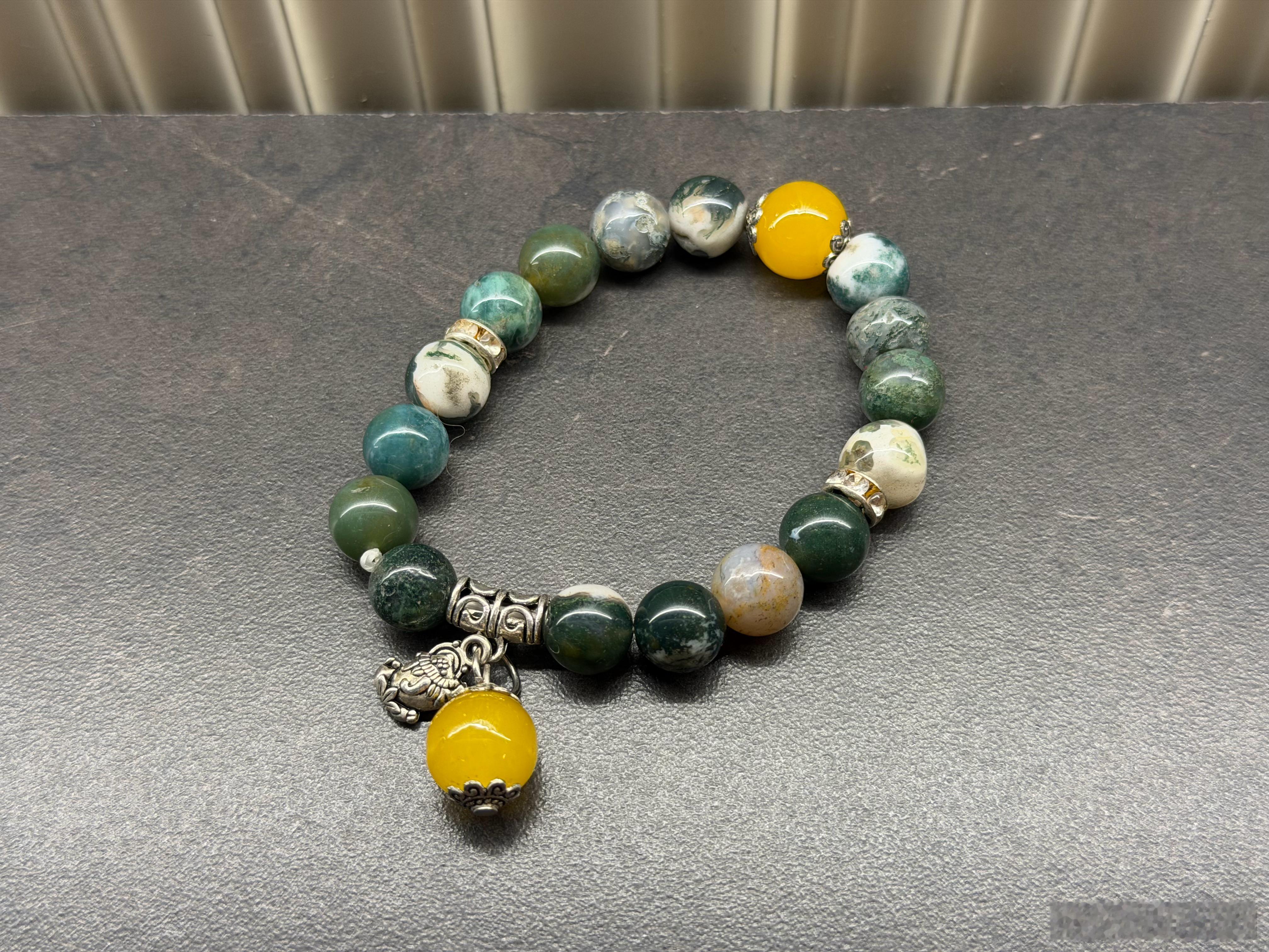 来来来本周抽奖的奇石手串老规矩，评论就行先让金粉人手一个，努力让铁粉也全都有周末