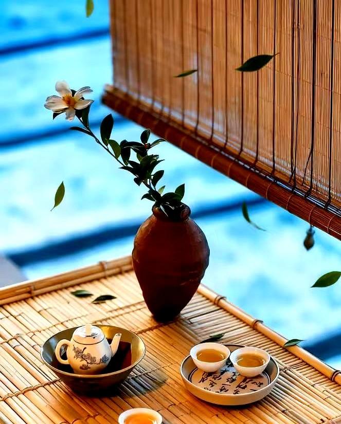 去年她家漏水
莫言有段话，细品特别扎心：
那个精明邻居平时处处算计，不愿吃一点亏