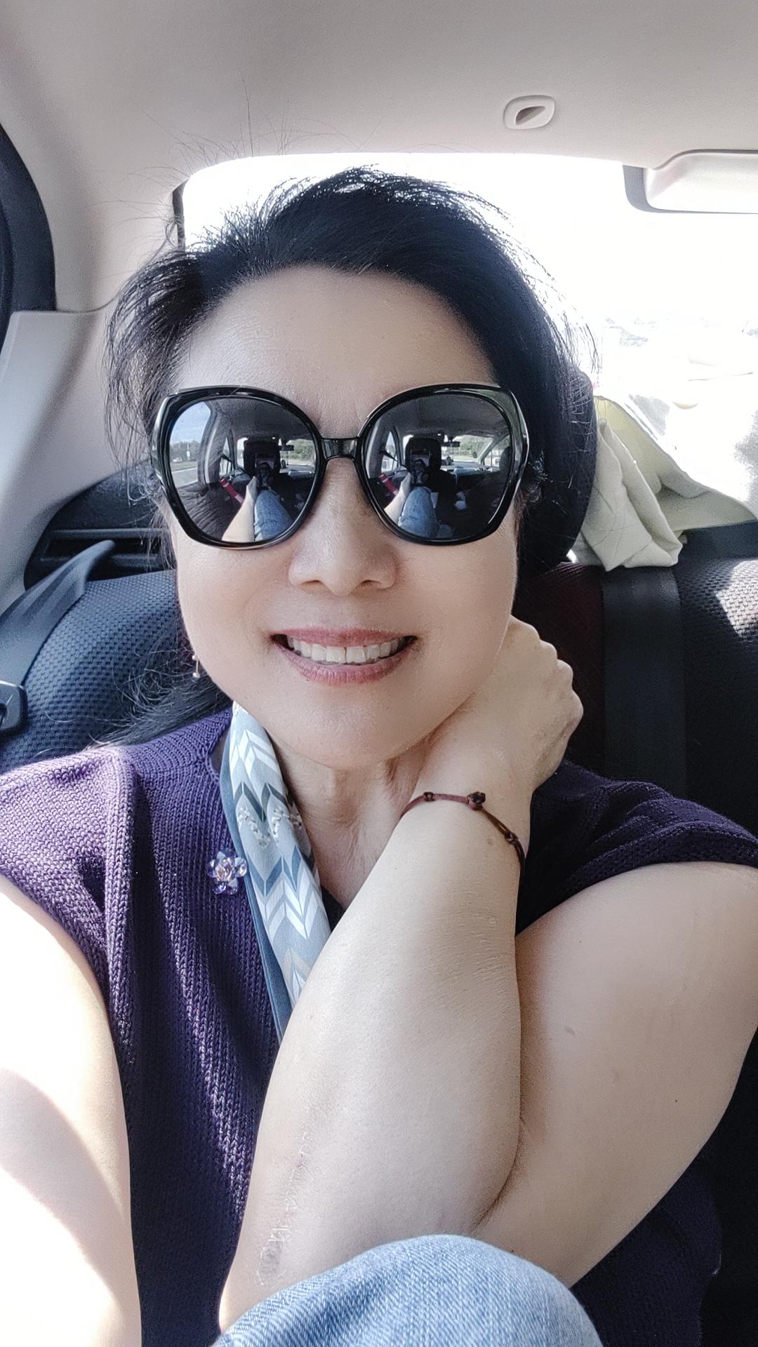 虽然不是极品美丽，但是看了又看，真的耐看。无惧年龄的美