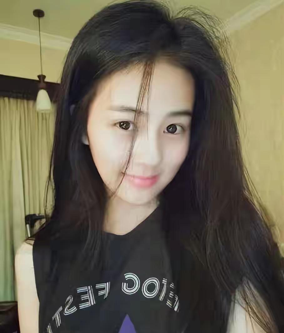 白鹿这届顶流，抗压能力是真被架在火上烤。7月24日，佛山《开到荼蘼》开机仪式，她