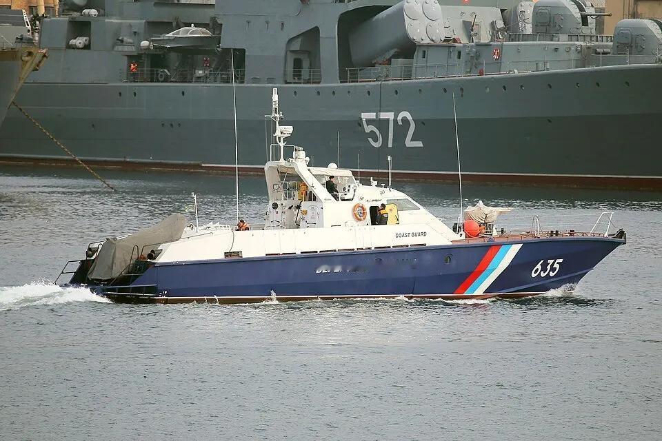 4月29-30日晚，乌克兰武装部队海军袭击了刻赤海峡附近的两艘俄罗斯船只。这两艘