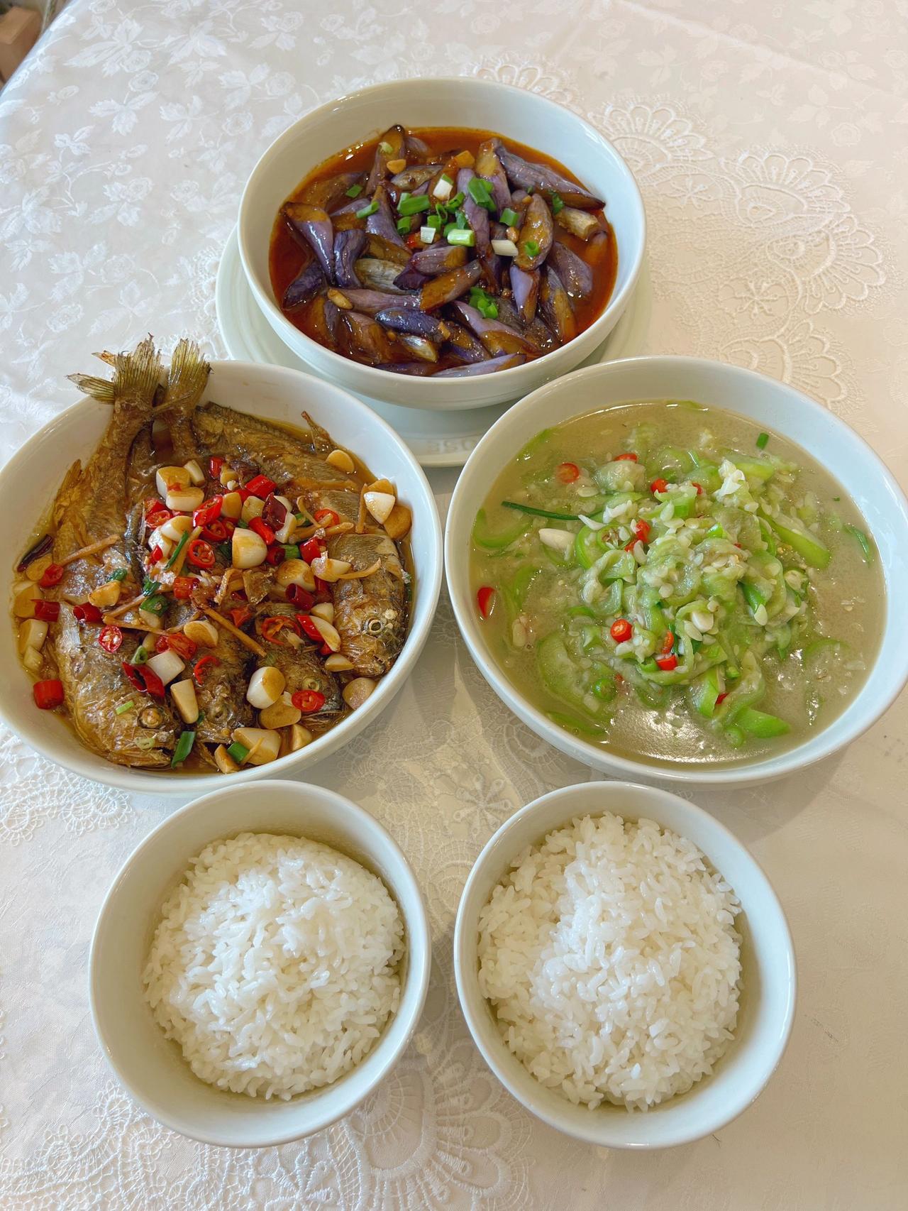 愿七月的你不纠结，少俗虑，随遇而安。

以一颗初心,安静地慢煮生活。口号还是茄子