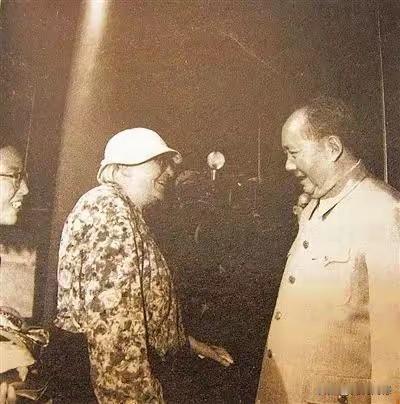 老人家一辈子的丰功伟绩，体现在方方面面，包括政治，包括军事，包括外交，包括经济，